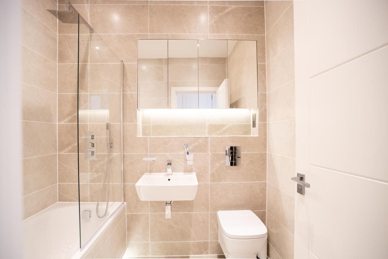 Luxe & Stylish 1 & 2 Bed Flats Near Heathrow, Legoland, & Windsor Slough Exterior photo