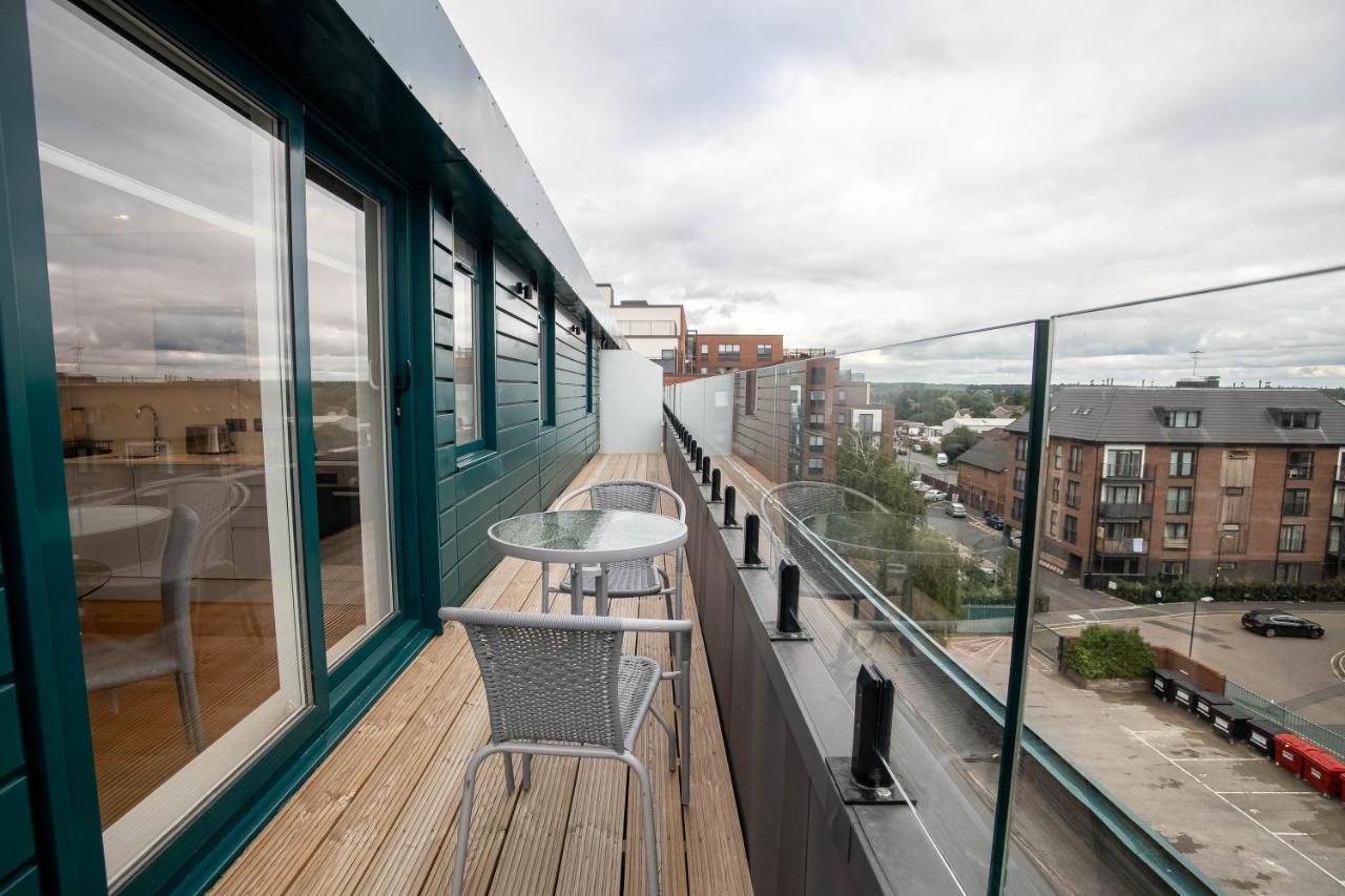Luxe & Stylish 1 & 2 Bed Flats Near Heathrow, Legoland, & Windsor Slough Exterior photo